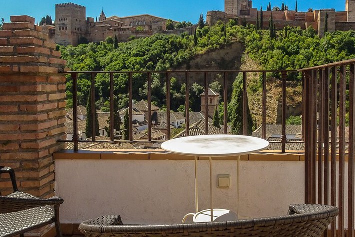 voir les prix pour Apartamentos Turisticos Alhambra