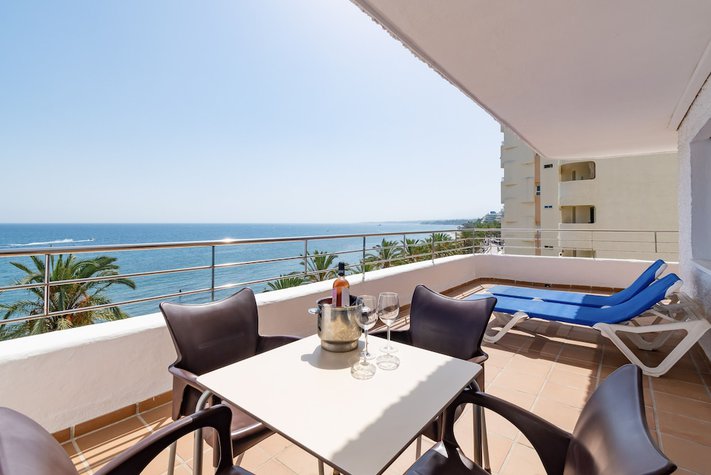 voir les prix pour Aparthotel Puerto Azul Marbella