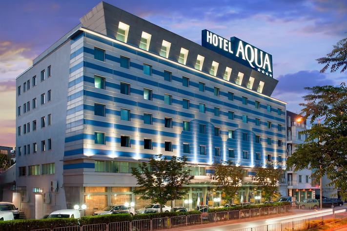 voir les prix pour Aqua Hotel