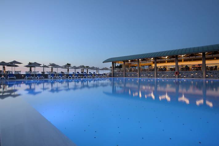 voir les prix pour Arina Beach Resort - All Inclusive