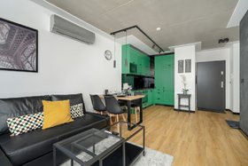 Image de Black and Green Apartment by Renters