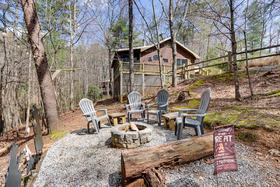 Image de Blue Ridge Cozy Cabin in the Woods w/ Hot Tub!