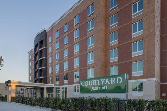 voir les prix pour Courtyard by Marriott New York Queens/Fresh Meadows