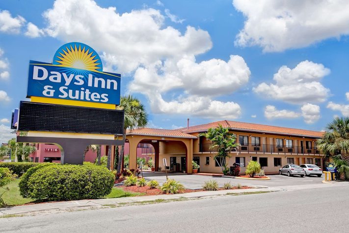 voir les prix pour Days Inn and Suites Orlando/UCF