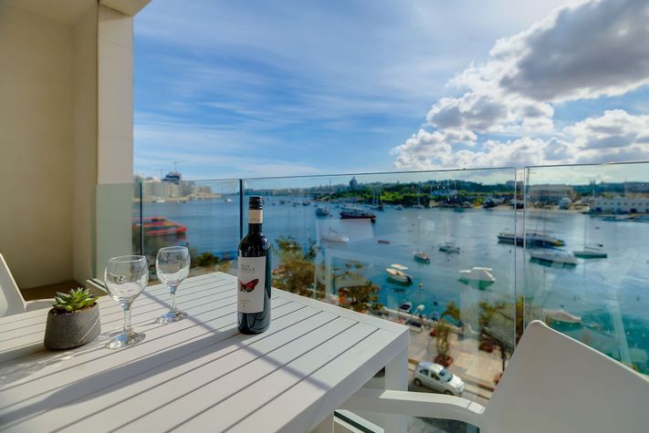 voir les prix pour Deluxe Apartment With Valletta and Harbour Views
