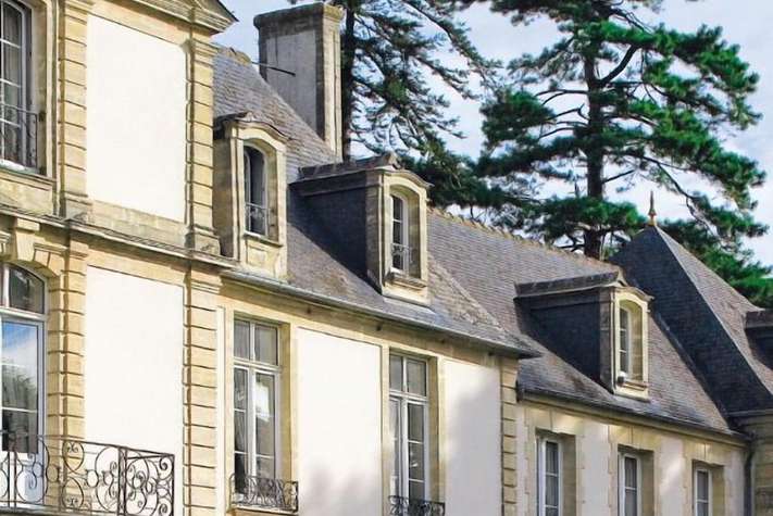 voir les prix pour Grand Hotel "Château de Sully" - Piscine et Spa