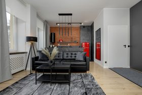 Image de Grey and Red Apartment by Renters
