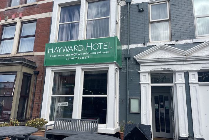 voir les prix pour Hayward Hotel