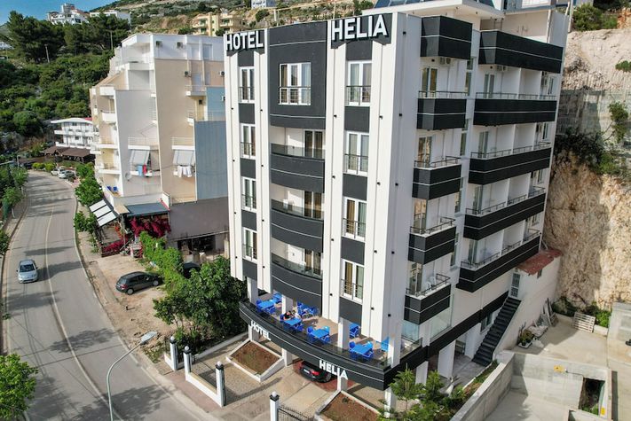 voir les prix pour Helia Hotel