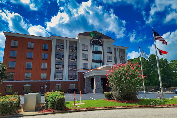 voir les prix pour Holiday Inn Express Hotel & Suites Wilson-Downtown, an IHG Hotel
