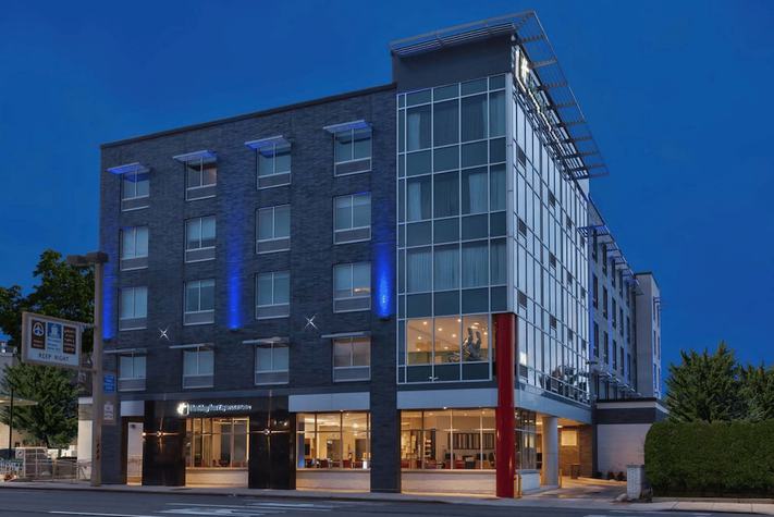 voir les prix pour Holiday Inn Express & Suites Jersey City - Holland Tunnel, an IHG Hotel