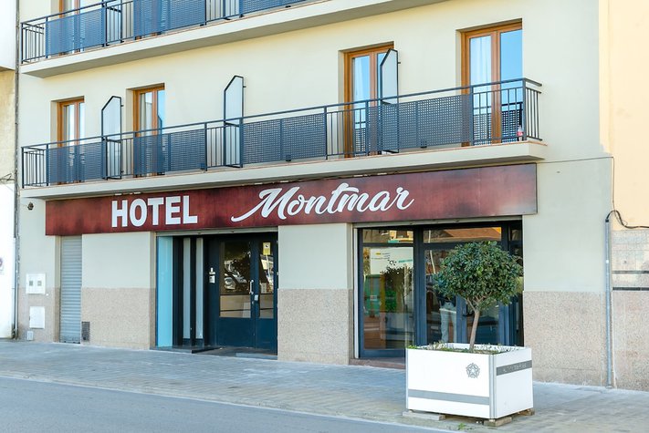 voir les prix pour Hotel Montmar