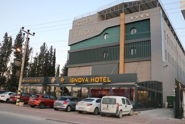 voir les prix pour Isnova Hotel