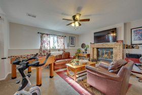Image de Loveland Home w/ Private Hot Tub + Wood Fireplace!