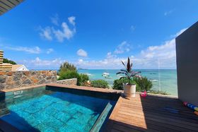 Image de Luxury beachfront villa with private pool and cozy Pavillon with private jacuzzi on rooftop terrace