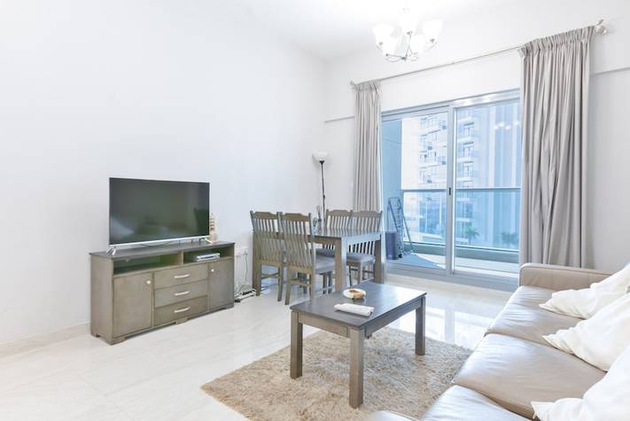 voir les prix pour Luxury StayCation - Vibrant 1BR Apartment With Pool and Huge Balcony