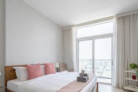 Image de Marco Polo - Unobstructed City Views From This Sleek Studio