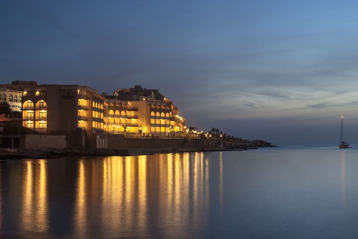 voir les prix pour Marina Hotel at the Corinthia Beach Resort