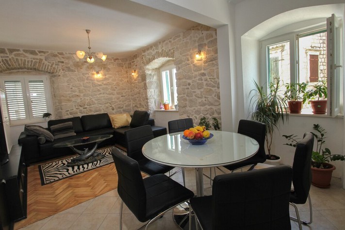 voir les prix pour Modern apt in the Stone House in the Very Center
