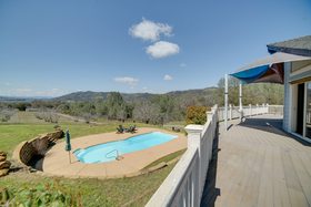 Image de Pet-friendly Clearlake Oaks Vacation Home w/ Pool!