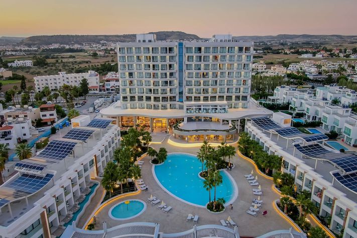 voir les prix pour Radisson Beach Resort Larnaca