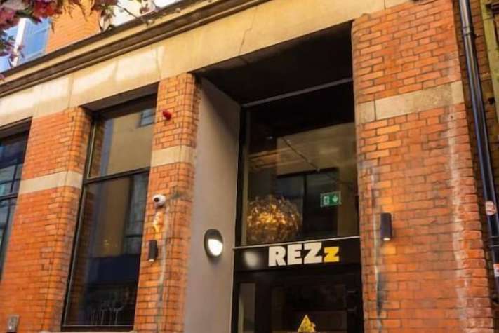 voir les prix pour REZz Dublin