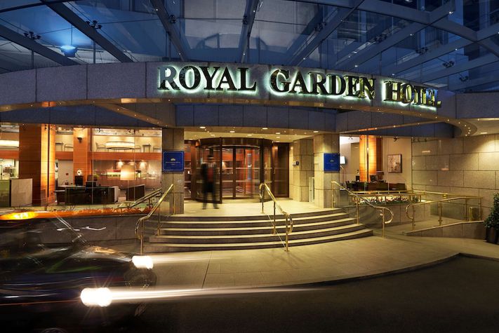 voir les prix pour Royal Garden Hotel