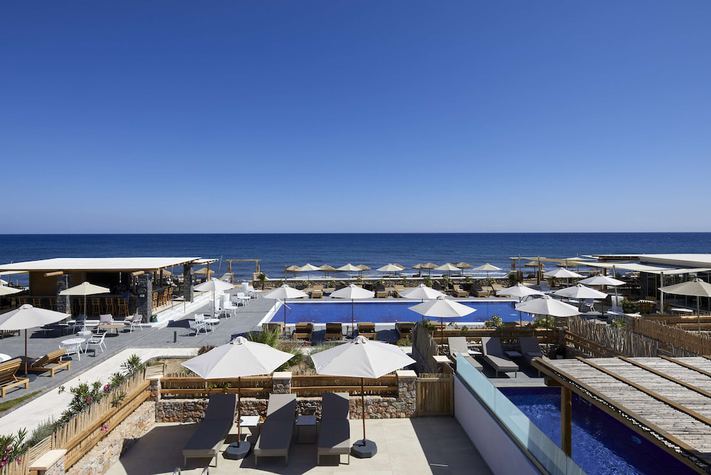 voir les prix pour Sea Breeze Santorini Beach Resort, Curio Collection Hilton