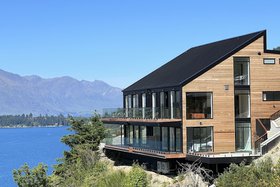 Image de Stunning Lakeview QT Holiday House