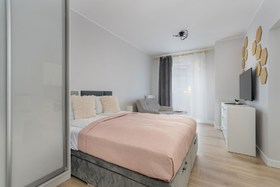 Image de Stylish & Comfy Garbary Studio with Parking by Renters