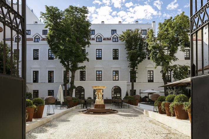 voir les prix pour Tryp Madrid Ambassador Hotel