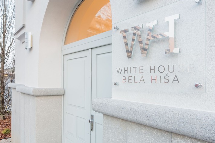 voir les prix pour WHITE HOUSE - BELA HIŠA