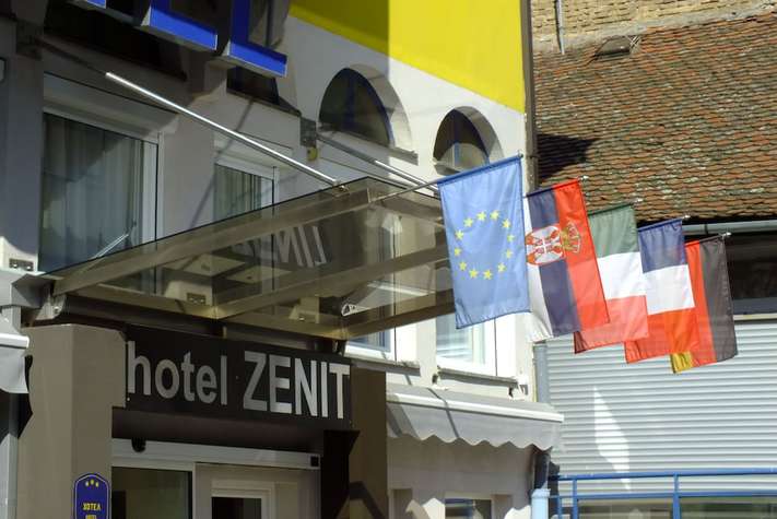 voir les prix pour Zenit Hotel