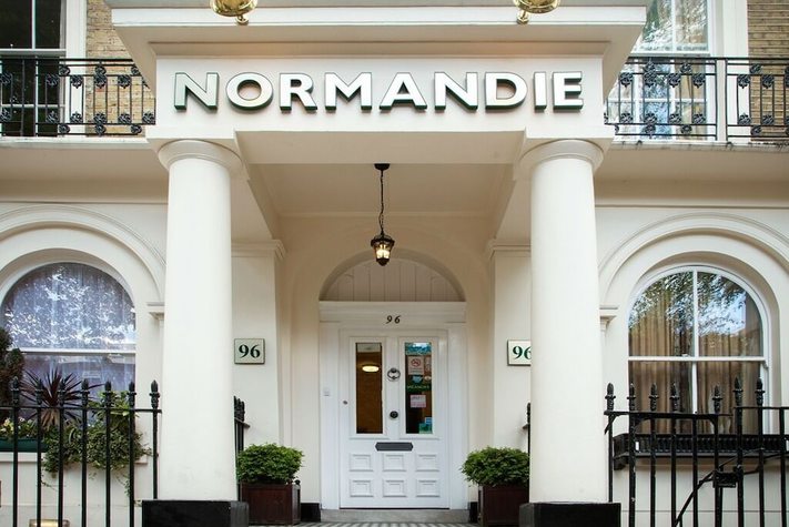 voir les prix pour Normandie Hotel