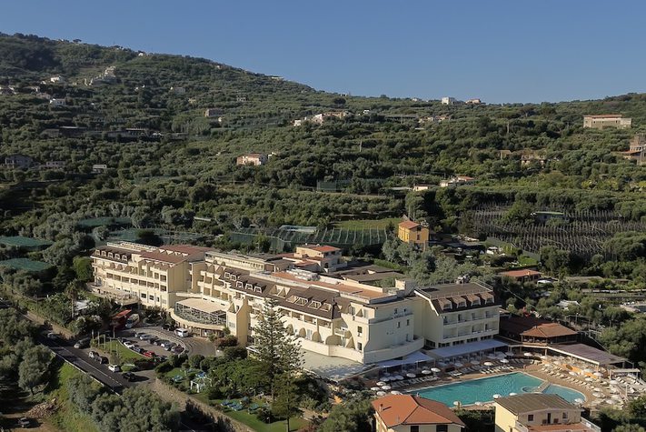 voir les prix pour Grand Hotel Vesuvio