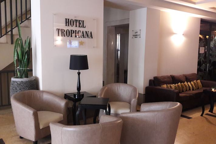 voir les prix pour Tropicana Hotel