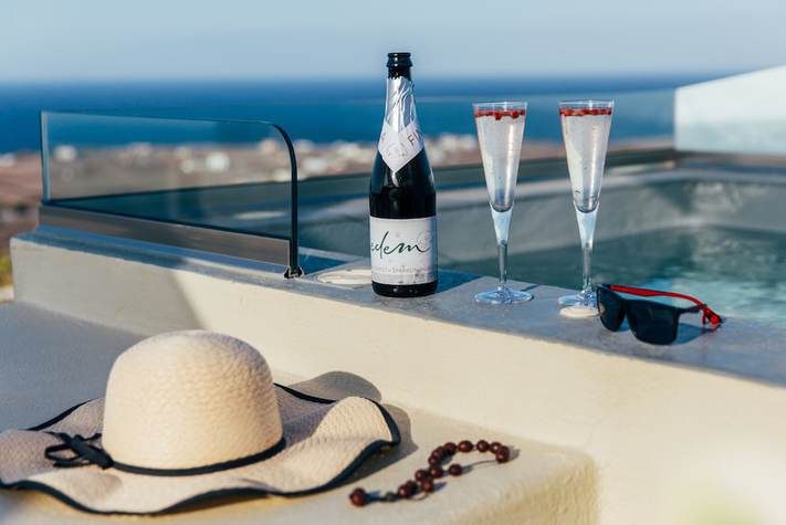 voir les prix pour Edem Luxury Hotel Santorini Finikia