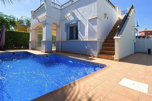 Lovely, Detached Villa with Pr