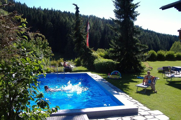 Newly Renovated Holiday Apartment Elisabeth with Shared Pool, Mountain Views & WiFi