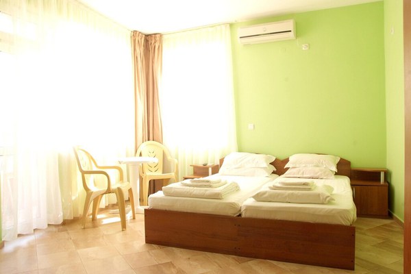 Studio at Pomorie, 100 m away from the beach with furnished terrace