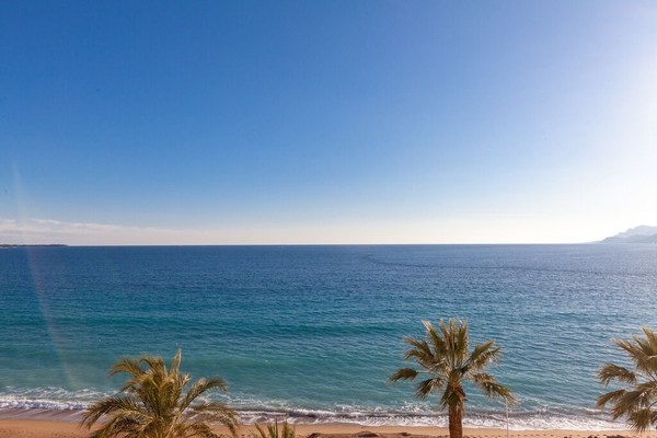 ☆ MAGIQUE ☆ Une des plus belles vues mer de Cannes ! 3P au pied des plages