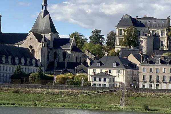 Maison de caractère avec vue Loire, coeur du centre historique, jardin privatif.
