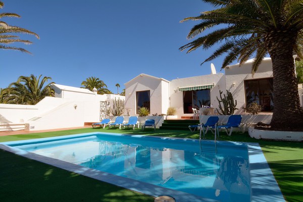 Villa avec piscine privée, jardins isolés, vue mer