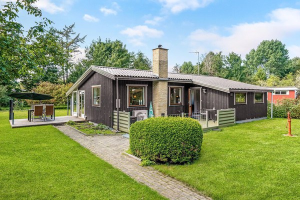 Stunning home in Højby with WiFi and 3 Bedrooms