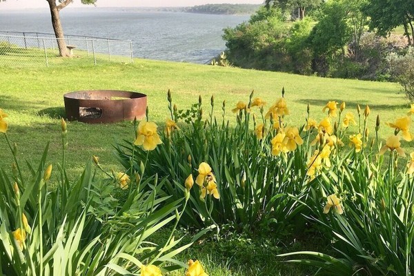 Water front Lake Whitney cottage with great views and Water access!