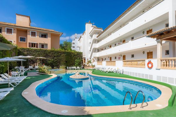 Appartement proche de la plage avec accès à une piscine, terrasse privée, climatisation et Wi-Fi