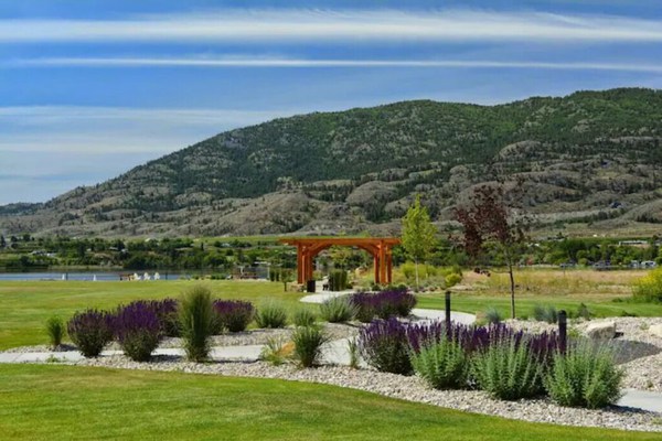 Brand new cottage on Osoyoos Lake