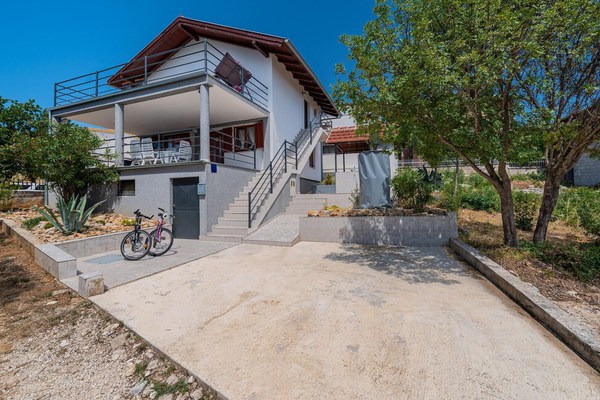 Awesome apartment in Maslenica with WiFi and 2 Bedrooms