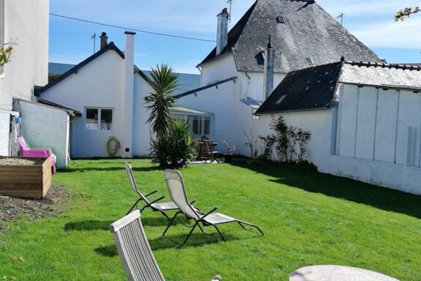 3 bedrooms house at Larmor-Plage, 400 m away from the beach with enclosed garden and wifi