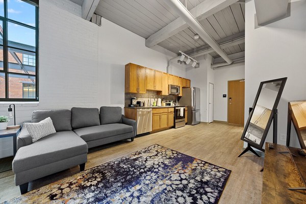 Brooklyn Style Studio Loft in the HEART of Superior Arts District #310